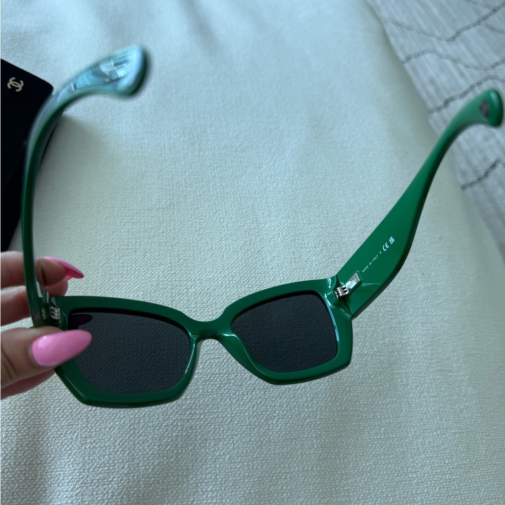 NIB CHANEL SUNGLASSES SQUARE BLACK AND GREEN - Picture 6 of 12